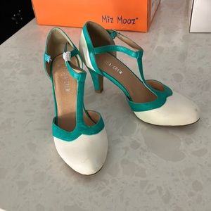 Cute Chelsea crew pin up rockabilly, high heels, cream, green tone